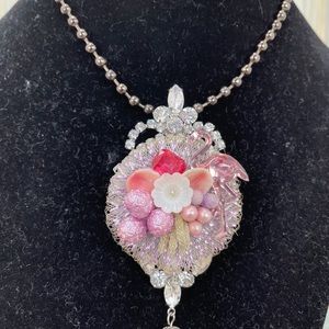 ⭐️Adorned Crown assemblage pink cluster necklace